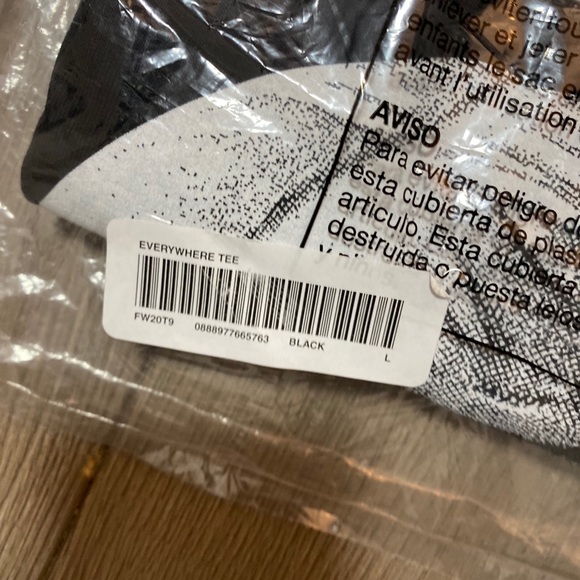 Black everywhere tee size L - Picture 2 of 2